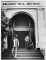 Image of Protesters outside Beacon Hill School, October 11, 1972