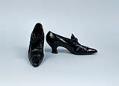 Image of Pointed toe black patent leather heeled shoes, 1890