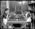 Image of Candy makers at Augustine & Kyer, 1913